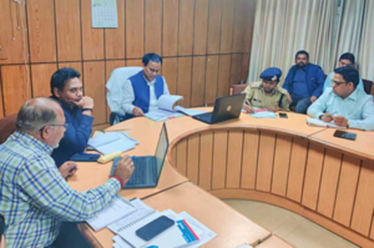 खाद्य पदार्थों में मिलावट रोकने के लिए चलाएं विशेष अभियान : धन सिंह रावत